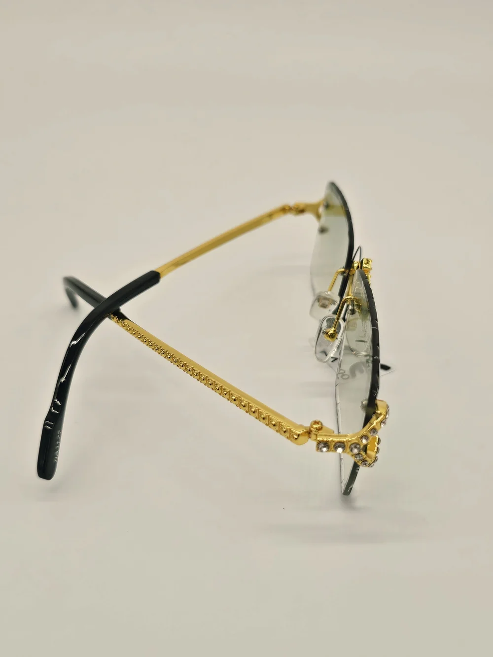 vu Gold-Trim Green Gradient Rimless Sunglasses